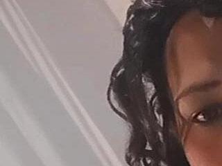 IVONNE COLLINS33