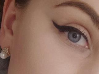 Miss Magic Eyes 